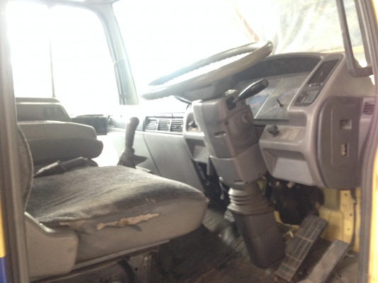 รถบรรทุก 6 ล้อ HINO