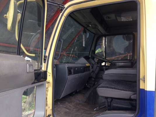 รถบรรทุก 6 ล้อ HINO