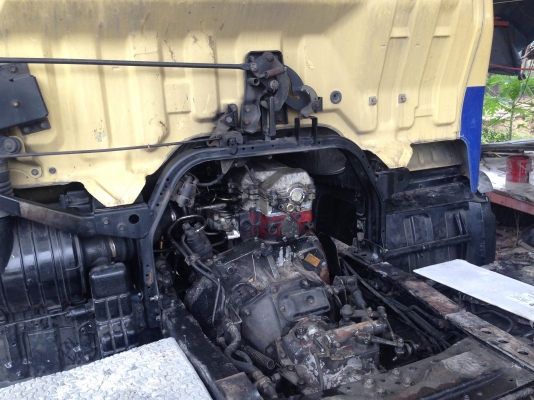 รถบรรทุก 6 ล้อ HINO