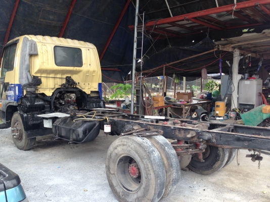 รถบรรทุก 6 ล้อ HINO