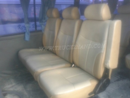 รถตู้หลังคาสูง ยี่ห้อโตโยต้า ติดแก๊ซ LPG ทะเบียนพร้อม