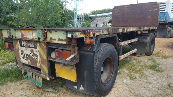 ขายหาง พื้นเรียบ. พนัส , สามมิต / 2 เพลา.   ปี 39 - ปี 40.  ( มีขาย 4 หาง. )    สนใจติดต่อ  081 - 6079515