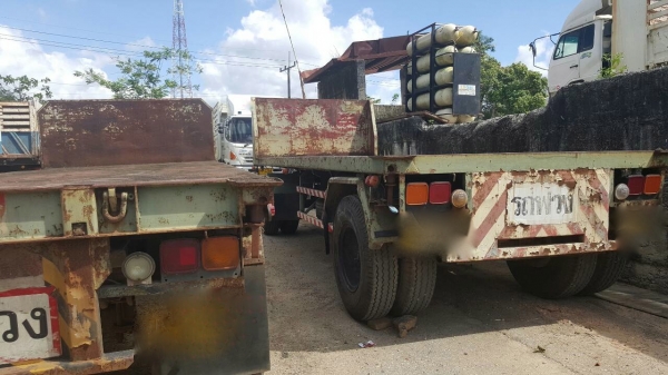 ขายหาง พื้นเรียบ. พนัส , สามมิต / 2 เพลา.   ปี 39 - ปี 40.  ( มีขาย 4 หาง. )    สนใจติดต่อ  081 - 6079515