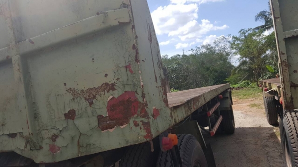 ขายหาง พื้นเรียบ. พนัส , สามมิต / 2 เพลา.   ปี 39 - ปี 40.  ( มีขาย 4 หาง. )    สนใจติดต่อ  081 - 6079515