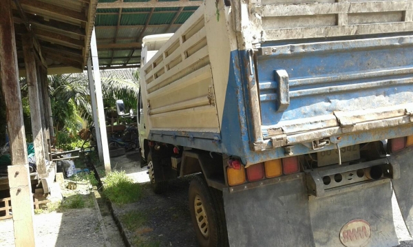 ขายรถบรรทุก 6 ล้อดัมพ์ ISUZU NQR 175 แรงม้าปี 2549 ราคา 650000