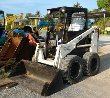BOBCAT 725 ขับ4x4 กระทัดรัด เอนกประสงค์ พร้อมใช้งาน เก่าญี่ปุ่น 090-986-2521 อ๊อบ