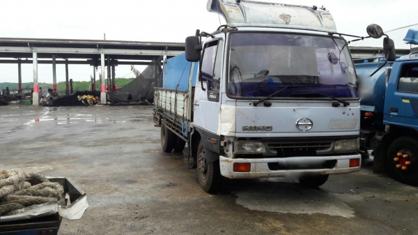 รถฮีโน่ 6 ล้อ FC4J  145 แรงม้า. ปี 41.    สนใจติดต่อ  081 - 6079515