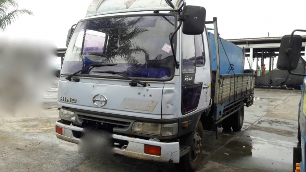 รถฮีโน่ 6 ล้อ FC4J  145 แรงม้า. ปี 41.    สนใจติดต่อ  081 - 6079515