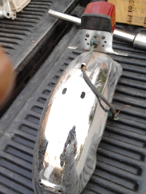 ขายบังโคลนหลัง โครเมียมไว้แต่งชาลี พร้อมไฟท้ายราคา 500 บาทพร้อมส่ง