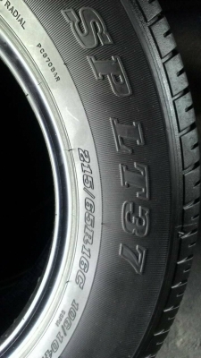 215/65R16 DUNLOP SP LT37 ปี2013 ชุด 4 เส้น tel.081-427-3941 ไอดีไลน์ autobot107 215/65R16 DUNLOP SP LT37 ปี2013 ชุด 4 เส้น tel.081-427-3941 ไอดีไลน์ autobot107
