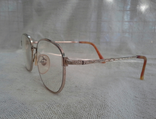 แว่นสายตายาวแฮนด์คราฟท์ LOGOS/Singapore