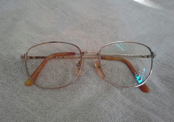 แว่นสายตายาวแฮนด์คราฟท์ LOGOS/Singapore