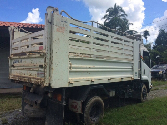 รถอีซูซุ 6 ล้อดั้ม FRR 210 แรงม้า  ปี 53.  ( รถวิ่ง 1xx,xxx กม. )     สนใจติดต่อ  081 - 6079515