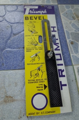 ขายฉากเป็น TRIUMPH Made in Japan.