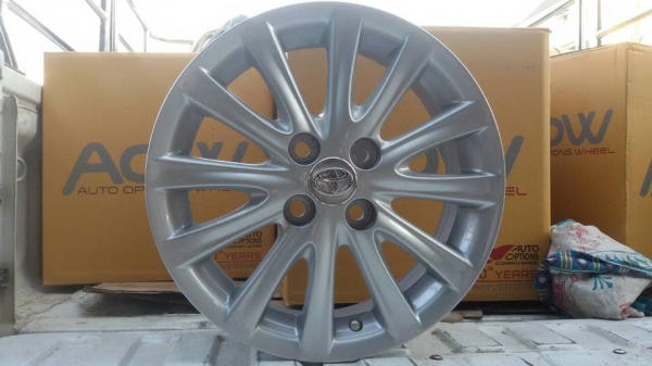 ขายล้อแม็ก vios 12 ก้าน 15" ทำสีมาใหม่ สนใจติดต่อ ตาเล็ก ล้อและยาง 081-3747940