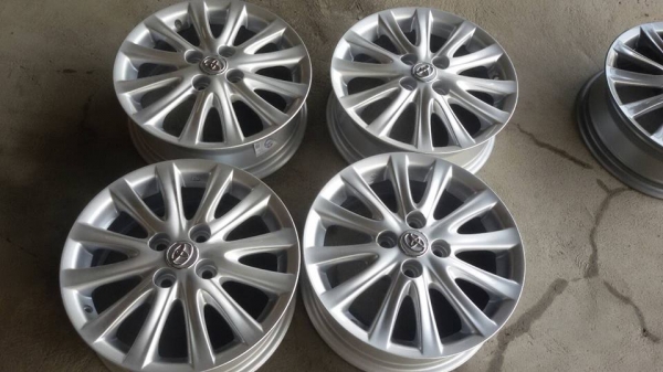 ขายล้อแม็ก vios 12 ก้าน 15" ทำสีมาใหม่ สนใจติดต่อ ตาเล็ก ล้อและยาง 081-3747940 ขายล้อแม็ก vios 12 ก้าน 15" ทำสีมาใหม่ สนใจติดต่อ ตาเล็ก ล้อและยาง 081-3747940