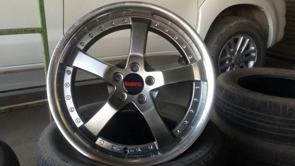 ขายล้อแม็ก5ก้าน 17" สีไฮเปอร์แบล็ค สนใจติดต่อ ตาเล็ก ล้อและยาง 081-3747940