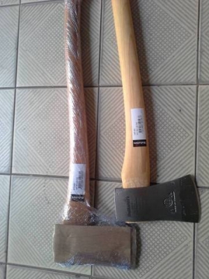 ขายขวานตราเสือกู้ภัยหัวสีเทาขนาดหัว2 1/4ปอน MADE IN SWEDEN.