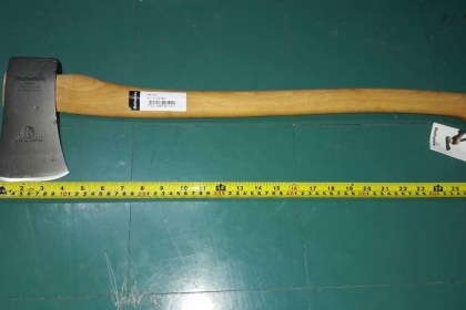 ขายขวานตราเสือกู้ภัยหัวสีเทาขนาดหัว2 1/4ปอน MADE IN SWEDEN.