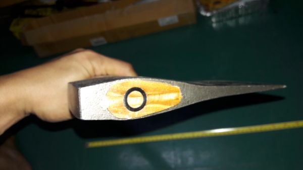 ขายขวานตราเสือกู้ภัยหัวสีเทาขนาดหัว2 1/4ปอน MADE IN SWEDEN.