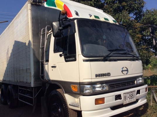 HINO10ล้อ หัวสมอ เพลาเดียว( ตู้ สูง 2.5 ม.) เครื่อง HO7D195 แรง เครื่องดี ขับดี ครัทซีสวย ยางดี   ขาย 580,000 บาท ศุภากร 081-1903107, 081-4252943