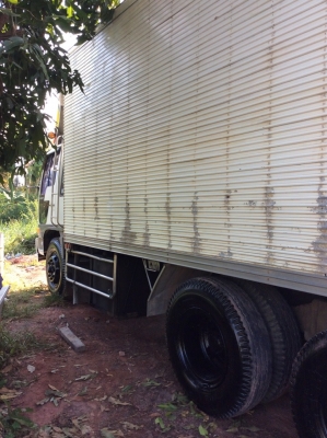 HINO10ล้อ หัวสมอ เพลาเดียว( ตู้ สูง 2.5 ม.) เครื่อง HO7D195 แรง เครื่องดี ขับดี ครัทซีสวย ยางดี   ขาย 580,000 บาท ศุภากร 081-1903107, 081-4252943