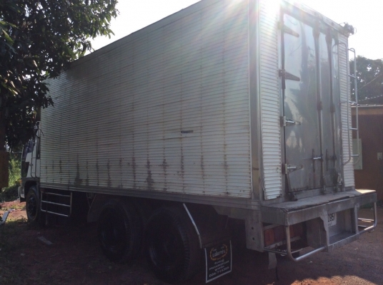 HINO10ล้อ หัวสมอ เพลาเดียว( ตู้ สูง 2.5 ม.) เครื่อง HO7D195 แรง เครื่องดี ขับดี ครัทซีสวย ยางดี   ขาย 580,000 บาท ศุภากร 081-1903107, 081-4252943