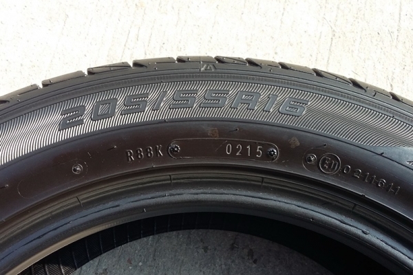 ยาง,205-55-16 DUNLOP LM704 ปี15สภาพเต็ม ชุดละ 4,200 ยาง,205-55-16 DUNLOP LM704 ปี15สภาพเต็ม ชุดละ 4,200