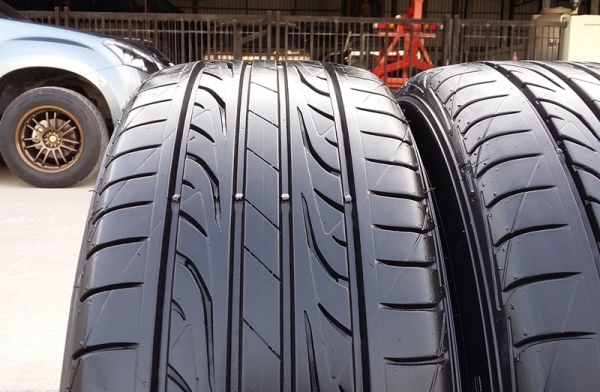 ยาง,205-55-16 DUNLOP LM704 ปี15สภาพเต็ม ชุดละ 4,200 ยาง,205-55-16 DUNLOP LM704 ปี15สภาพเต็ม ชุดละ 4,200