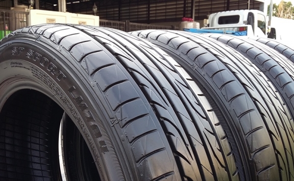 ยาง,205-55-16 DUNLOP LM704 ปี15สภาพเต็ม ชุดละ 4,200 ยาง,205-55-16 DUNLOP LM704 ปี15สภาพเต็ม ชุดละ 4,200