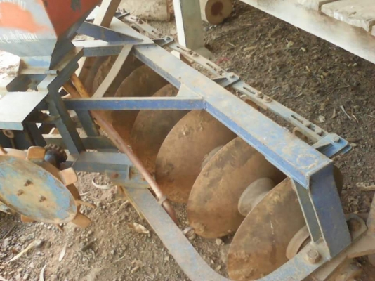 9800 บาท รถไถฟอร์ด. 7*26 ถูกๆ มายกไปเลยครับของใช้ได้ ไม่มีผานคัดท้าย ราคาคุยกันได้ ขายได้ขายเลยครับ