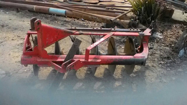 ขายผาน 6*24 ตราช้าง  ใส่กับรถ 45-47-49-50 แรง ใบเต็ม ลูกปืนดี พร้อมใช้