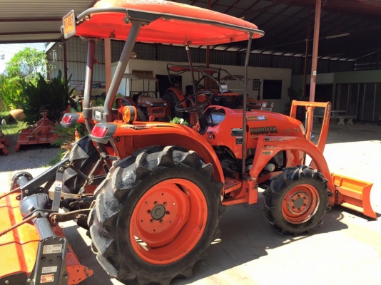 ขายรถไถ Kubota L3608(4WD) พร้อมใบมีดและโรตารี รถไร่ สีเดิม พร้อมใช้งาน