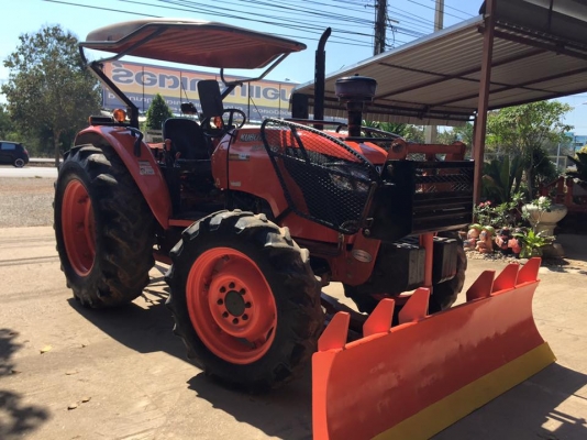 ขายรถไถ Kubota M7040 (4WD) พร้อมดันหน้า ผานบุกเบิกช้าง รถสวย พร้อมใช้งานครับ