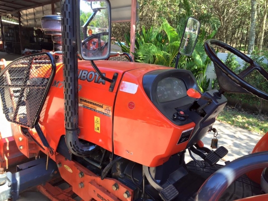 ขายรถไถ Kubota M7040 (4WD) พร้อมดันหน้า ผานบุกเบิกช้าง รถสวย พร้อมใช้งานครับ
