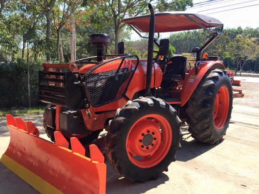 ขายรถไถ Kubota M7040 (4WD) พร้อมดันหน้า ผานบุกเบิกช้าง รถสวย พร้อมใช้งานครับ