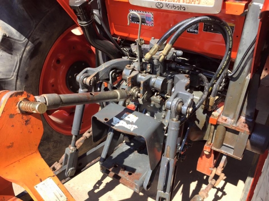 ขายรถไถ Kubota M7040 (4WD) พร้อมดันหน้า ผานบุกเบิกช้าง รถสวย พร้อมใช้งานครับ