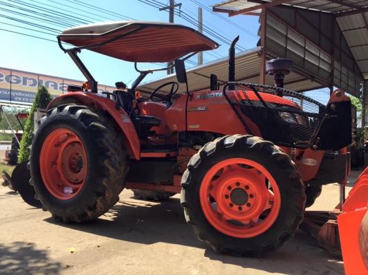 ขายรถไถ Kubota M7040 (4WD) พร้อมดันหน้า ผานบุกเบิกช้าง รถสวย พร้อมใช้งานครับ