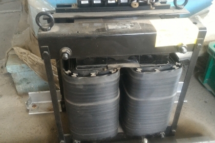 หม้อแปลงไฟจาก 220 เหลือ 100 หรือ 110 V. ขนาดกำลัง 100 A. ยี่ห้อ  KASUGA  จากญี่ปุ่น