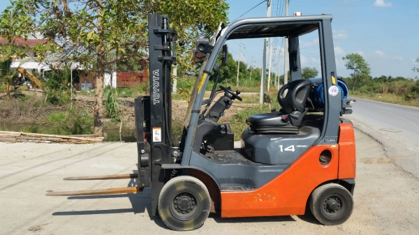 ขายด่วนรถยก TOYOTA 8FGยก1.5ตันเสาสูง3เมตรออโต้งาสไลย์ได้ยางตัน4เส้นรถนอกนำเข้ายังไม่เคยใช้งานในเมืองไทยเลยรุ่นใหม่สุดๆขายถูกๆๆ