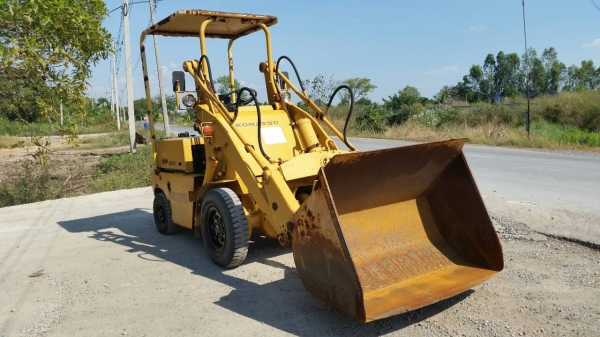 ขายด่วนรถยกKOMATSU SG10- ยก-ตัก1.ตันยกสูง3เมตรรถนอกนำเข้ายังไม่เคยใช้งานในเมืองไทยเลย=รุ่นใหม่ขายถูกๆ