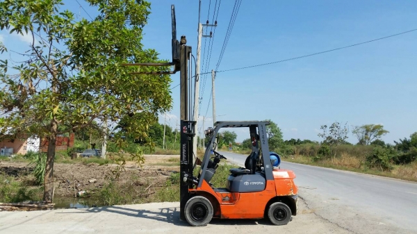 ขายด่วนรถยก TOYOTA 7FGยก2.5ตันยกสูง3.เมตรเกียร์ออโต้งาสไลย์ได้รุ้นใหม่รองท็อบรถนอกนำเข้ายังไม่เคยใช้งานในเมืองไทยเลย