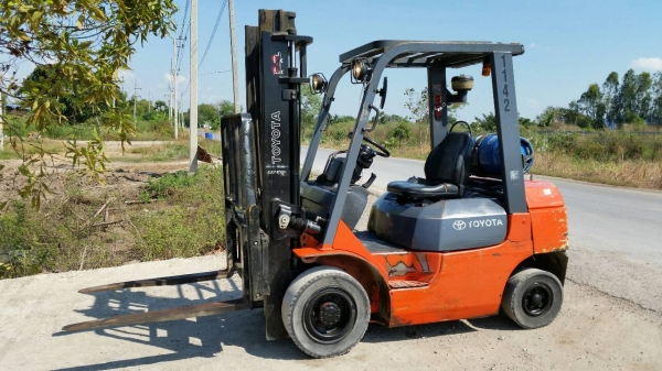 ขายด่วนรถยก TOYOTA 7FGยก2.5ตันยกสูง3.เมตรเกียร์ออโต้งาสไลย์ได้รุ้นใหม่รองท็อบรถนอกนำเข้ายังไม่เคยใช้งานในเมืองไทยเลย