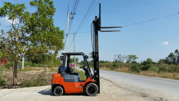 ขายด่วนรถยก TOYOTA 7FGยก2.5ตันยกสูง3.เมตรเกียร์ออโต้งาสไลย์ได้รุ้นใหม่รองท็อบรถนอกนำเข้ายังไม่เคยใช้งานในเมืองไทยเลย