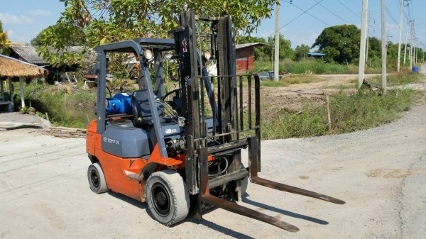 ขายด่วนรถยก TOYOTA 7FGยก2.5ตันยกสูง3.เมตรเกียร์ออโต้งาสไลย์ได้รุ้นใหม่รองท็อบรถนอกนำเข้ายังไม่เคยใช้งานในเมืองไทยเลย