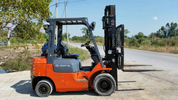 ขายด่วนรถยก TOYOTA 7FGยก2.5ตันยกสูง3.เมตรเกียร์ออโต้งาสไลย์ได้รุ้นใหม่รองท็อบรถนอกนำเข้ายังไม่เคยใช้งานในเมืองไทยเลย