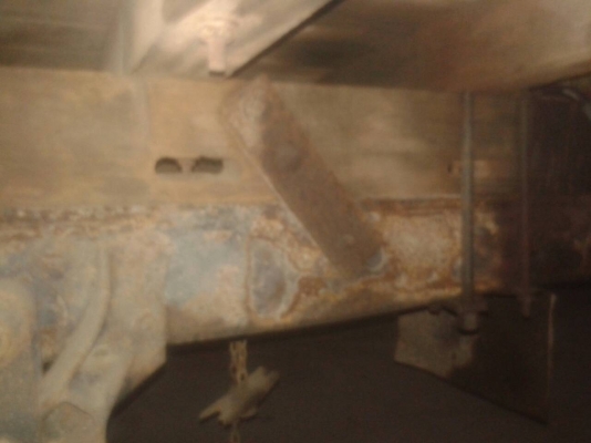 รถบรรทุกกระบะคาร์โก้ 6 ล้อ ยี่ห้ออีซูซุ รุ่น NKR