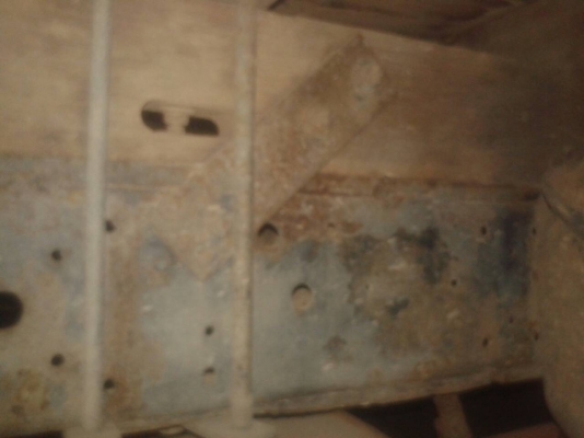 รถบรรทุกกระบะคาร์โก้ 6 ล้อ ยี่ห้ออีซูซุ รุ่น NKR