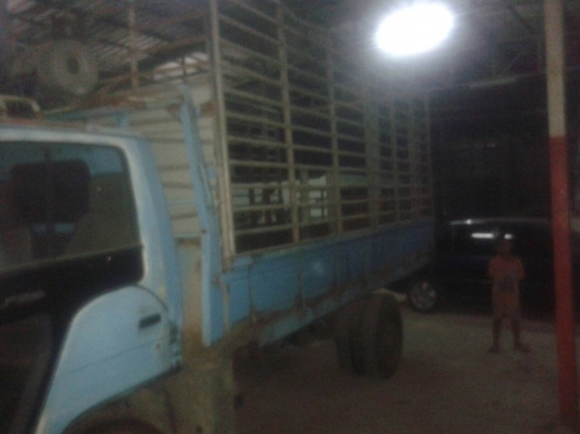 รถบรรทุกกระบะคาร์โก้ 6 ล้อ ยี่ห้ออีซูซุ รุ่น NKR