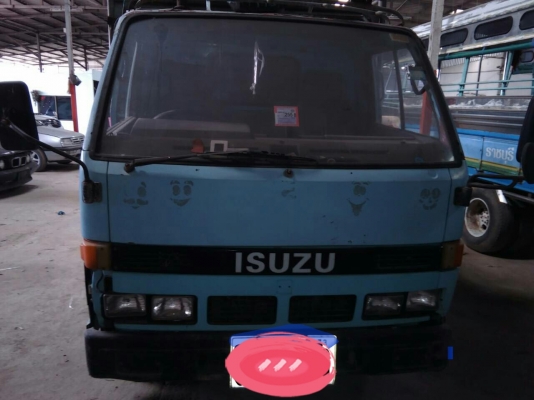 รถบรรทุกกระบะคาร์โก้ 6 ล้อ ยี่ห้ออีซูซุ รุ่น NKR